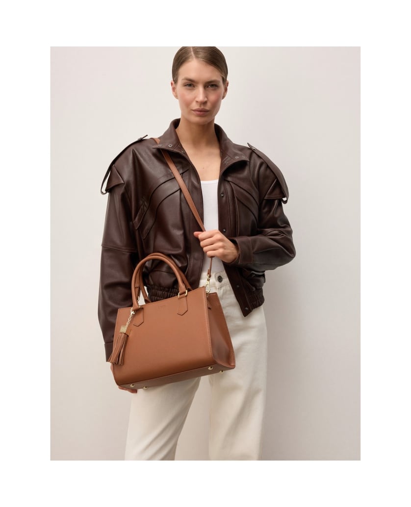 Kazar-Light-brown-leather-handbag-with-key-ring-velbloudí