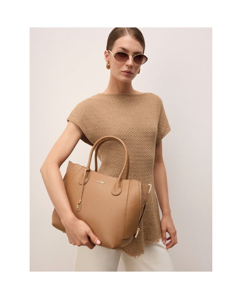 Kazar-Light-brown-leather-handbag-with-key-ring-and-expanding-locks-velbloudí