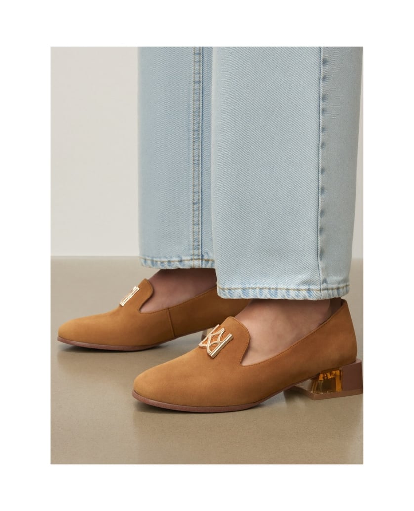 Kazar-Suede-shoes-with-a-striking-heel-ťavia