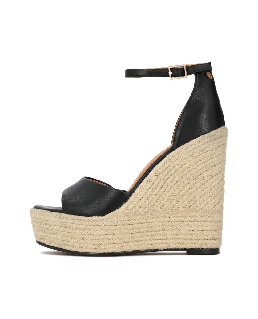 Kazar-Sandals-on-an-anchor-decorated-with-a-string-čierna