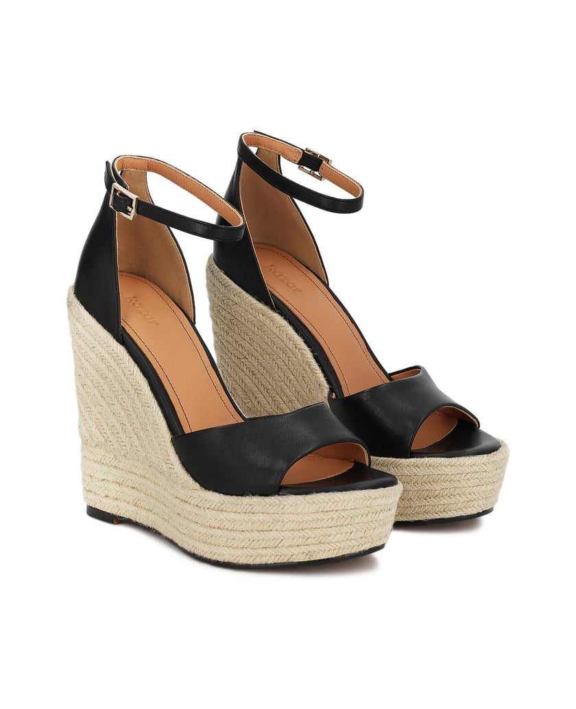 Kazar-Sandals-on-an-anchor-decorated-with-a-string-čierna