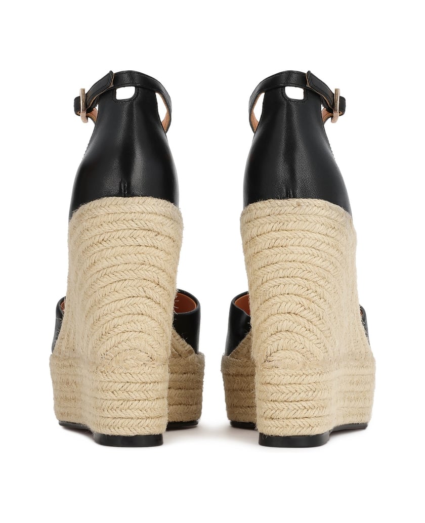 Kazar-Sandals-on-an-anchor-decorated-with-a-string-čierna