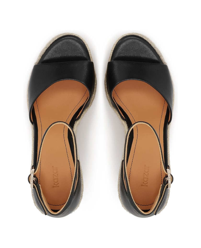 Kazar-Sandals-on-an-anchor-decorated-with-a-string-čierna