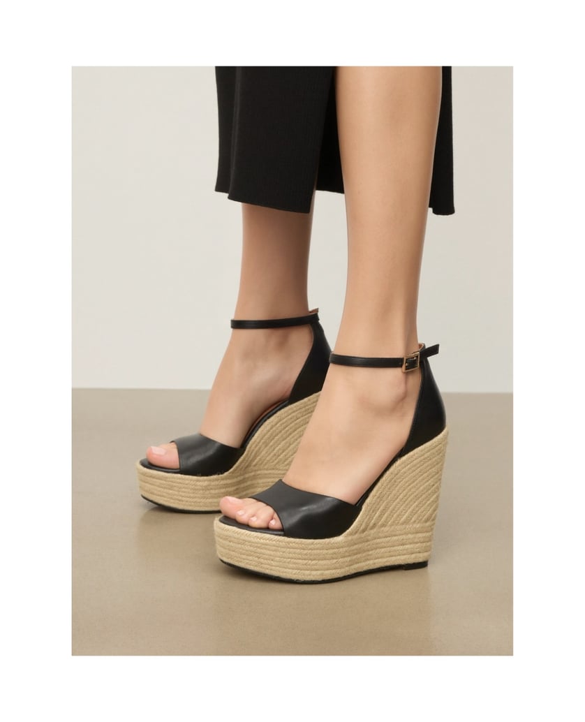 Kazar-Sandals-on-an-anchor-decorated-with-a-string-čierna