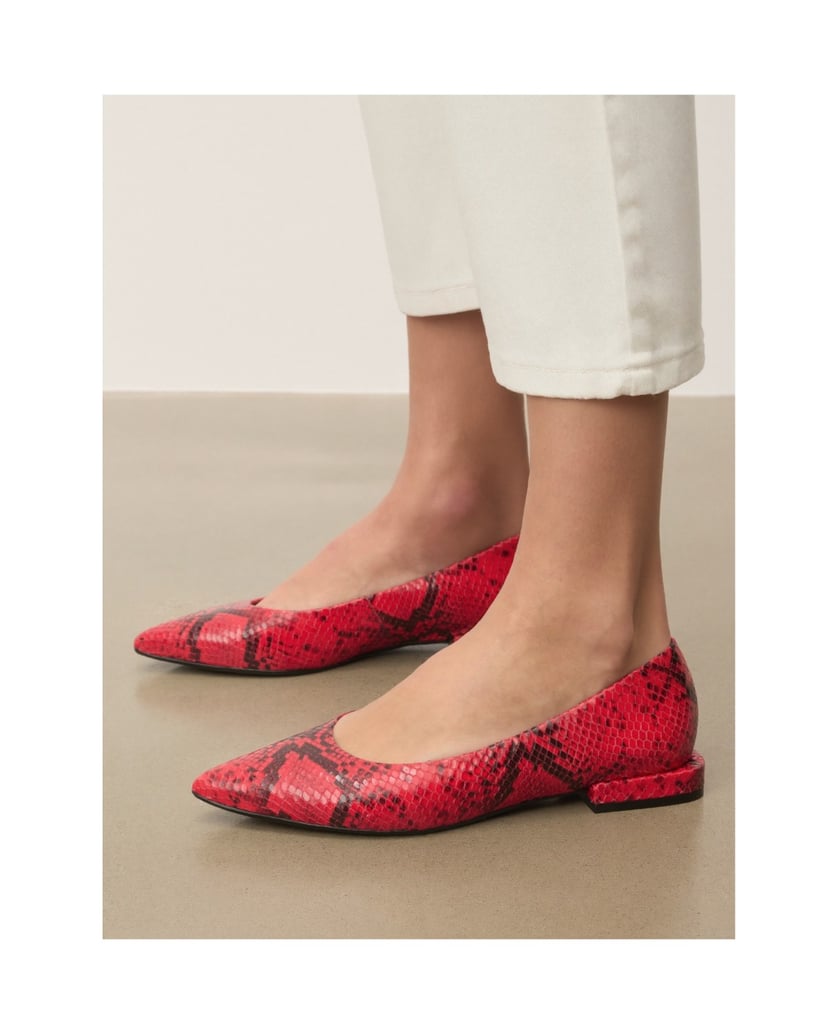 Kazar-Red-embossed-leather-pumps-with-animal-motif-červená