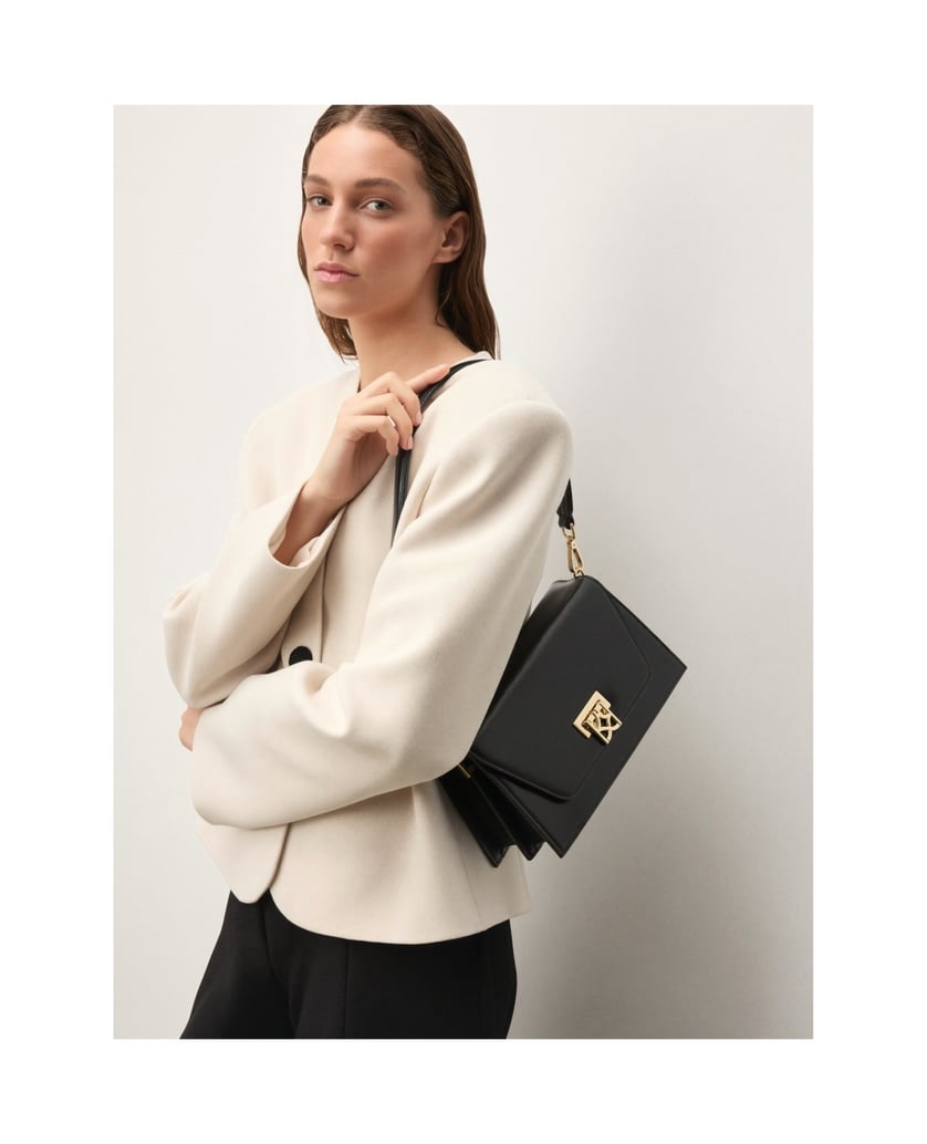 Kazar-Elegant-small-handbag-with-a-flap-closed-with-a-decorative-monogram-čierna