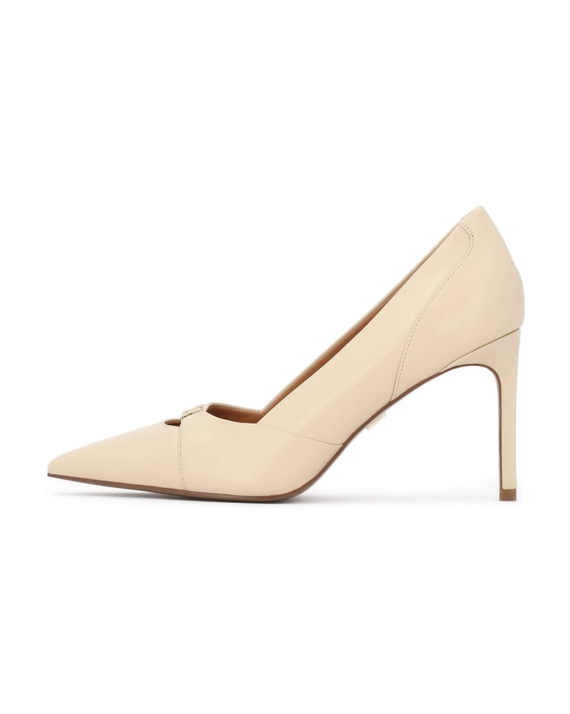 Kazar-Beige-pumps-with-subtle-monogram-detailing-béžová