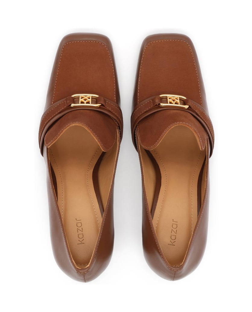 Kazar-Brown-pumps-on-a-Genuine-leather-block-with-a-nubuck-insert-and-a-monogram.-hnědá