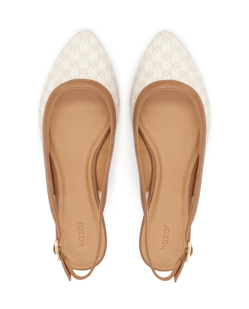 Kazar-Flache-Slingback-Pumps-mit-Monogrammen-weiss