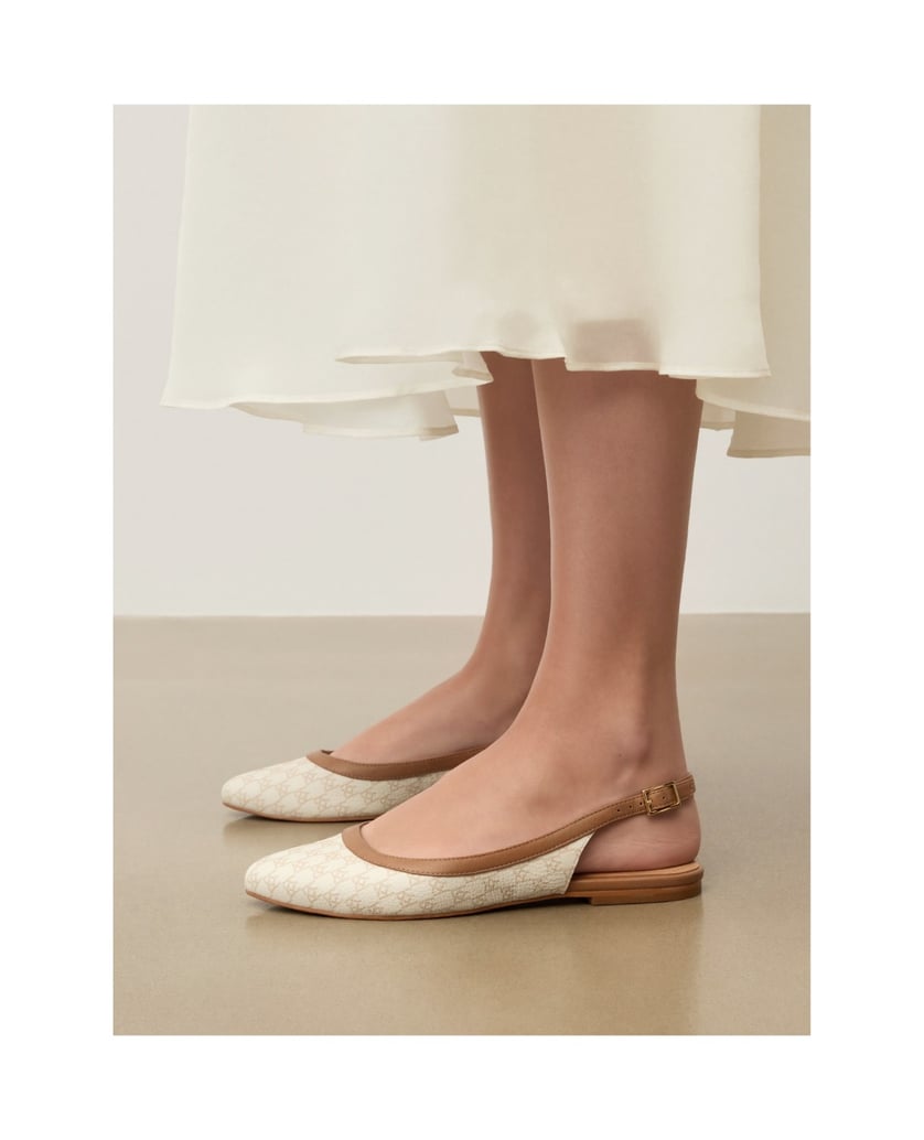 Kazar-Flache-Slingback-Pumps-mit-Monogrammen-weiss