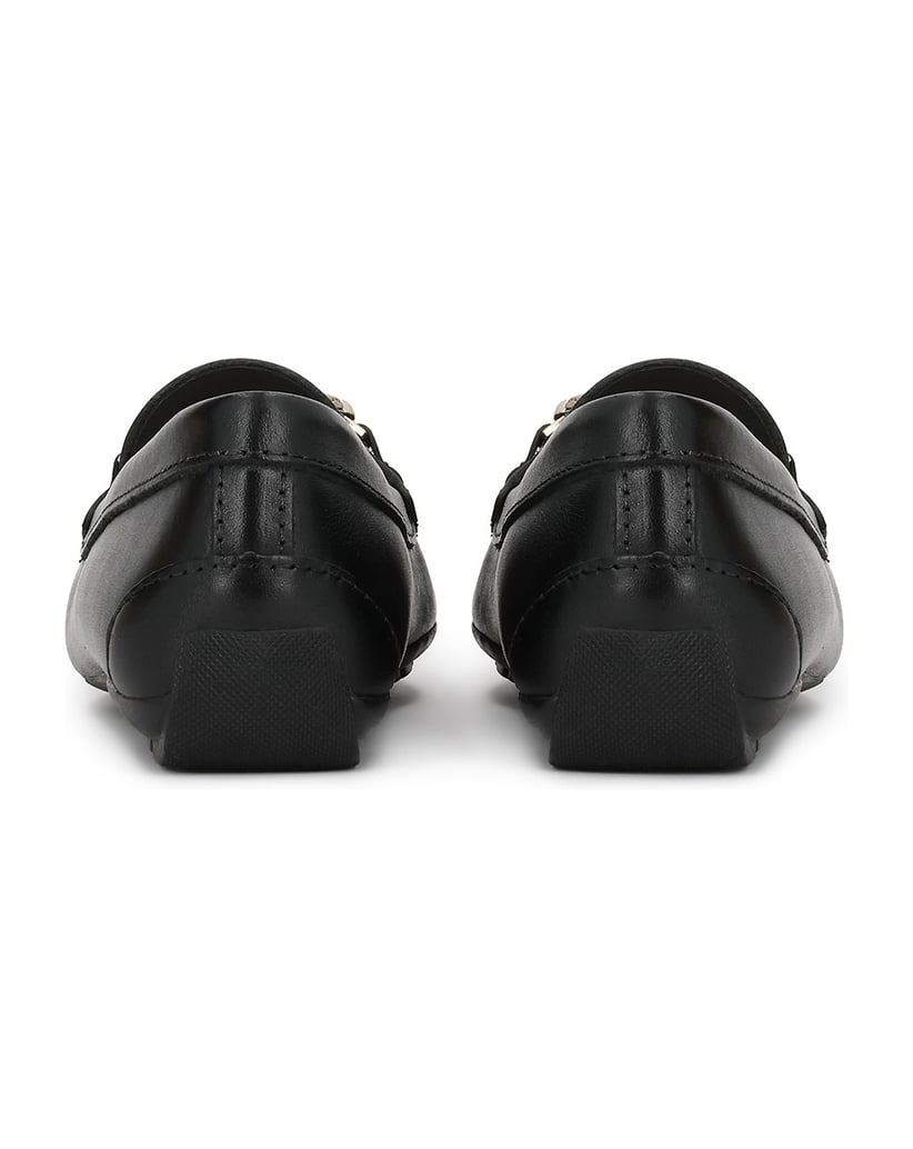 Kazar-Black-moccasins-in-natural-leather-with-clasps-čierna