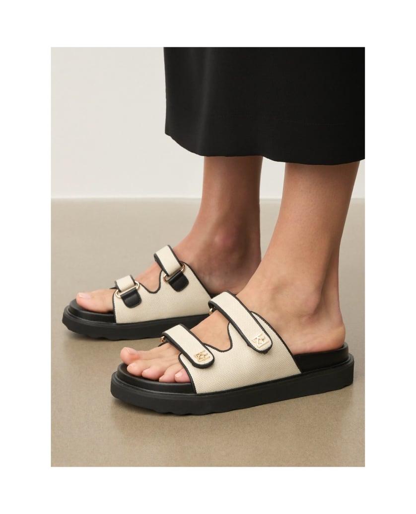 Kazar-Monogrammed-raffia-and-leather-slides-on-a-contoured-sole-béžová