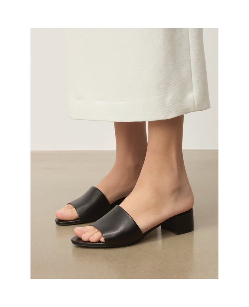 Kazar-Black-leather-mules-with-a-wide-heel-černá