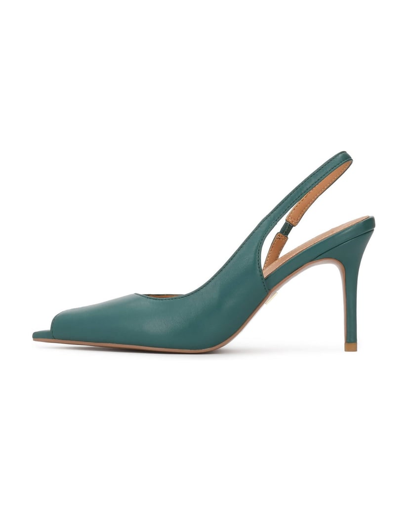 Kazar-Slingback-pumps-with-extended-open-noses-zelená