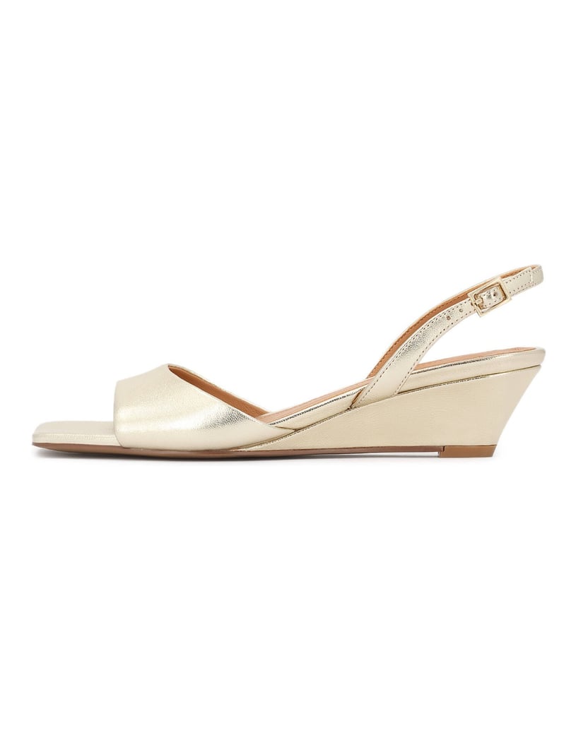 Kazar-Gold-sandals-on-a-low-heel-in-natural-leather-zlatá