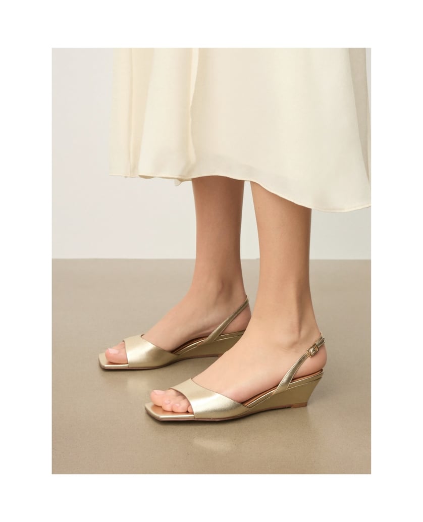 Kazar-Gold-sandals-on-a-low-heel-in-natural-leather-zlatá
