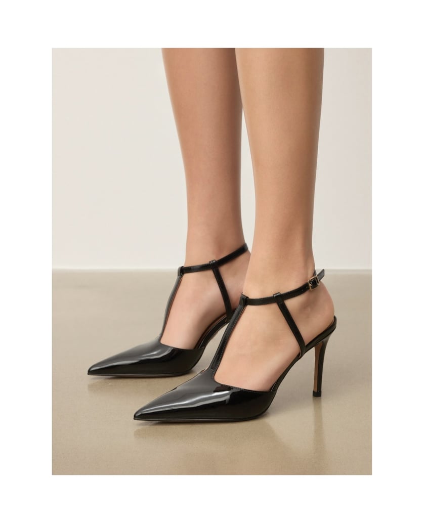 Kazar-Lacquered-black-pumps-with-strap-around-the-ankle-černá