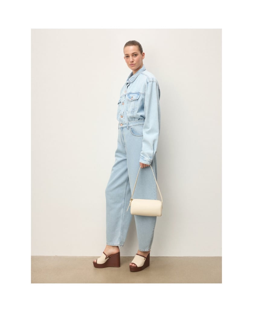 Kazar-Handbag-made-of-leather-in-the-shape-of-a-tube-biela