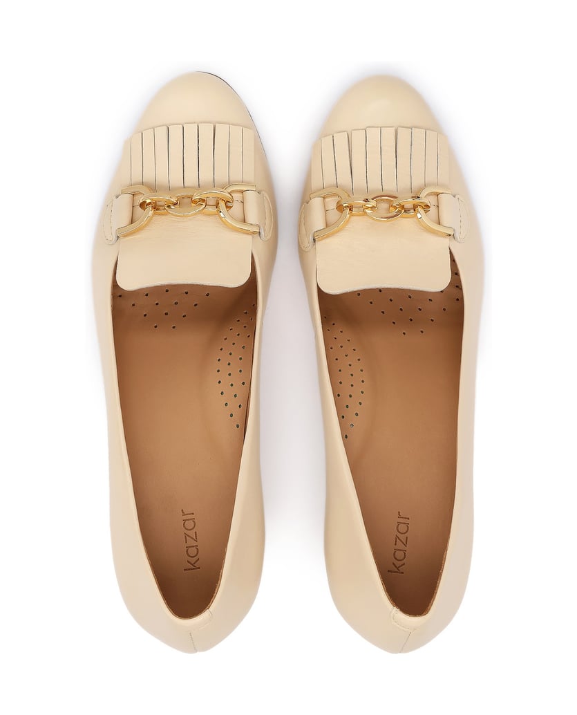Kazar-Beige-pumps-with-tassels-and-chain-béžová