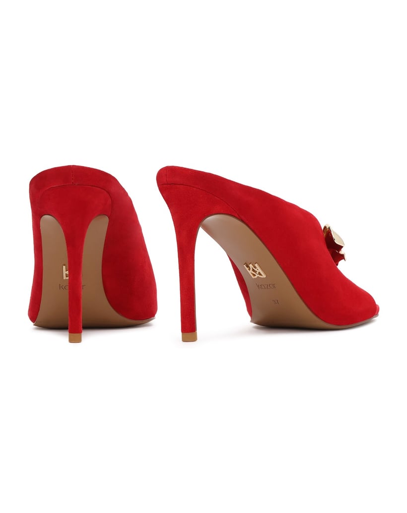 Kazar-Red-suede-mules-with-decorative-brooch-červená