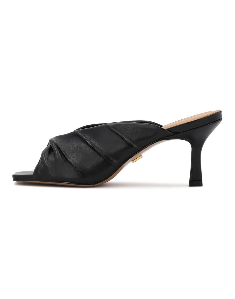 Kazar-Black-leather-mules-with-crinkled-upper-čierna