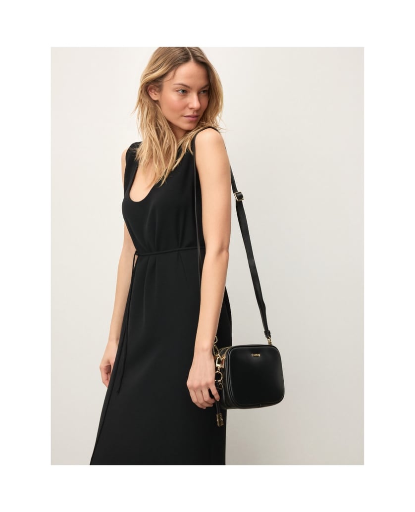 Kazar-Black-leather-3-compartment-postbag-with-detachable-key-ring-černá