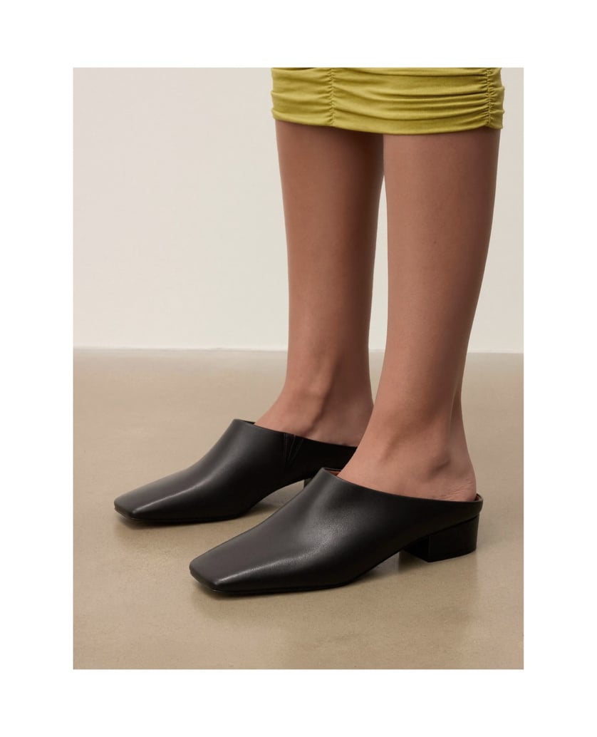 Kazar-Built-up-leather-mules-with-low-heel-čierna