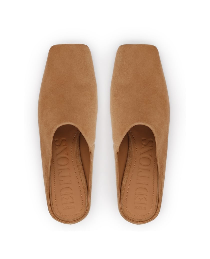 Kazar-Suede-mules-with-built-in-upper-velbloudí