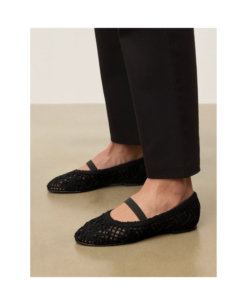 Kazar-Flat-pumps-in-floral-pattern-with-cord-čierna