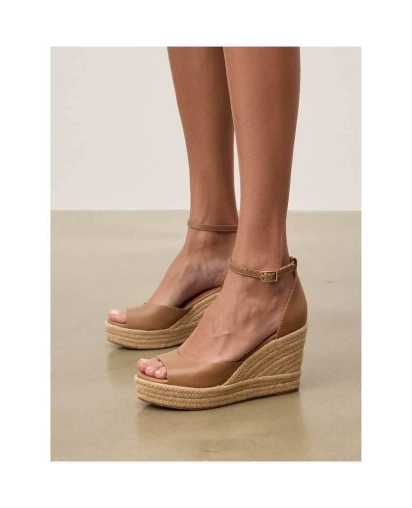 Kazar-Brown-sandals-with-an-anchor-decorated-with-a-string-ťavia