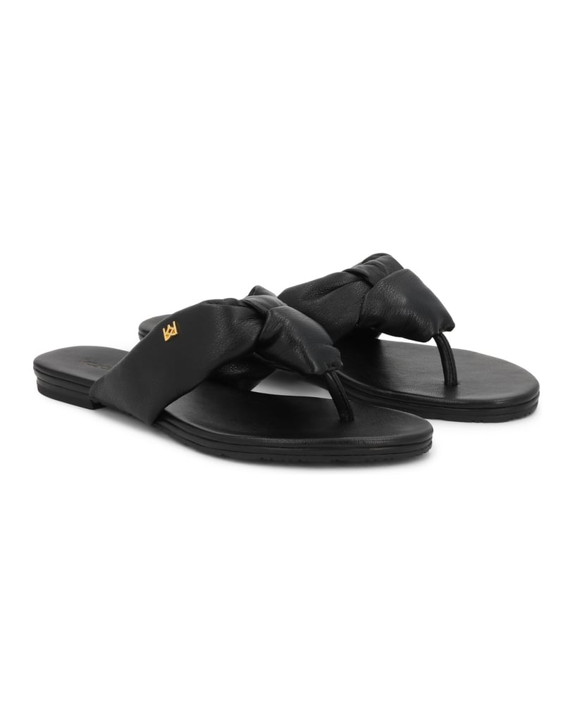 Kazar-Black-natural-leather-flip-flops-with-knot-and-monogram-černá