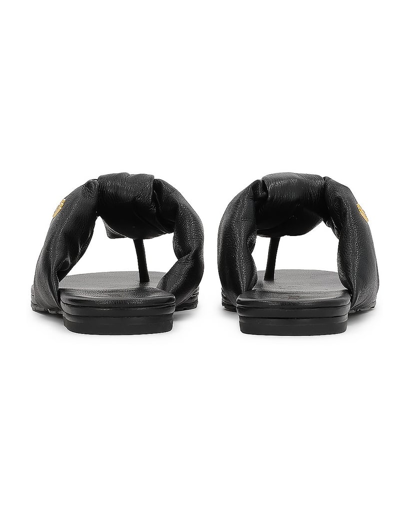 Kazar-Black-natural-leather-flip-flops-with-knot-and-monogram-černá