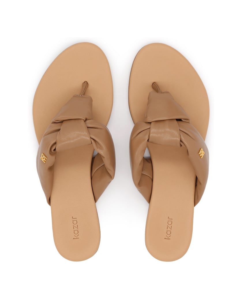 Kazar-Light-brown-leather-flip-flops-with-knots-velbloudí