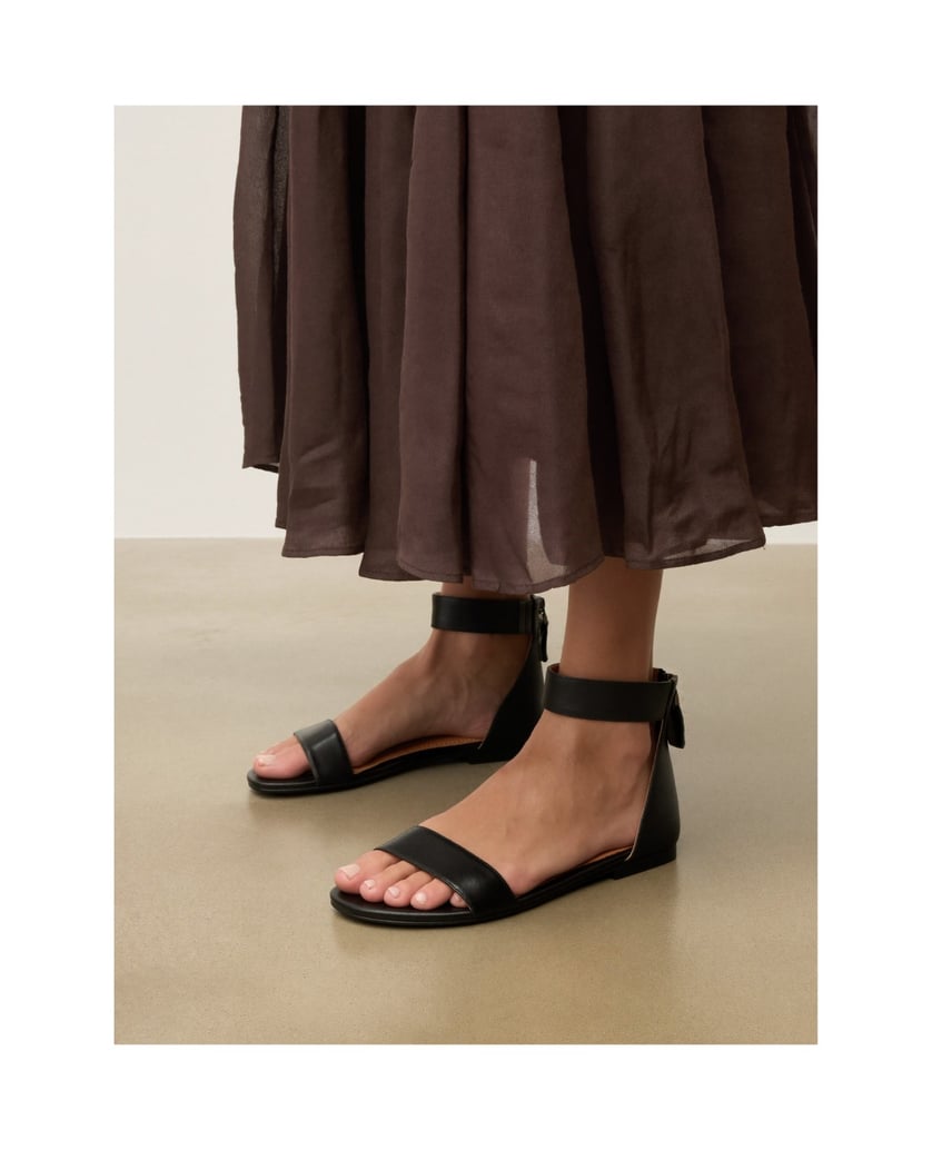 Kazar-Flat-sandals-with-a-zipper-on-the-back-černá