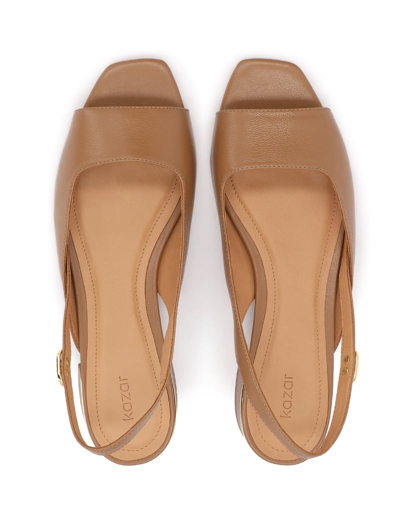 Kazar-Light-brown-leather-sandals-on-a-low-post-velbloudí