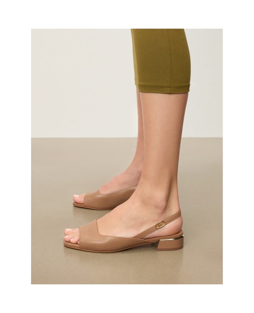 Kazar-Light-brown-leather-sandals-on-a-low-post-velbloudí