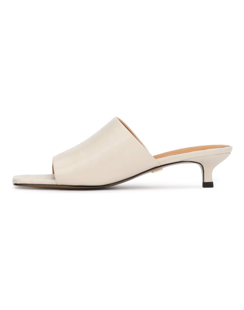 Kazar-Embossed-leather-mules-with-kitten-heels-biela