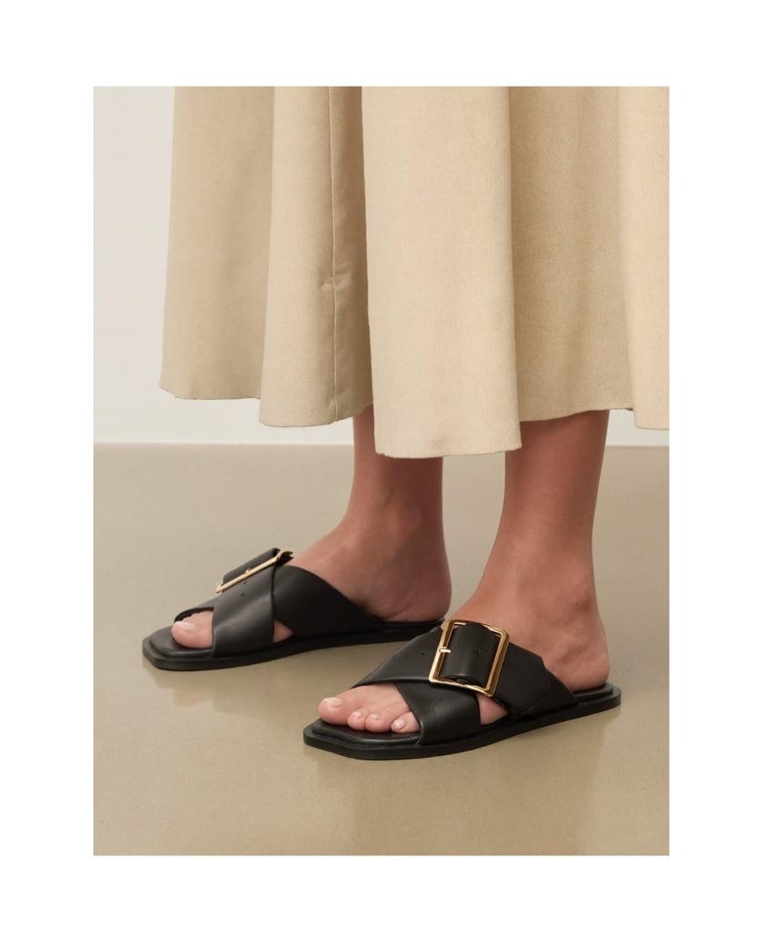 Kazar-Flat-slides-with-crisscrossing-straps-čierna