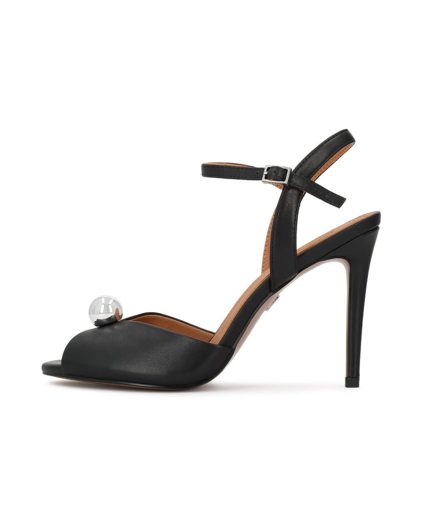 Kazar-Sandals-decorated-with-a-metal-ball-černá