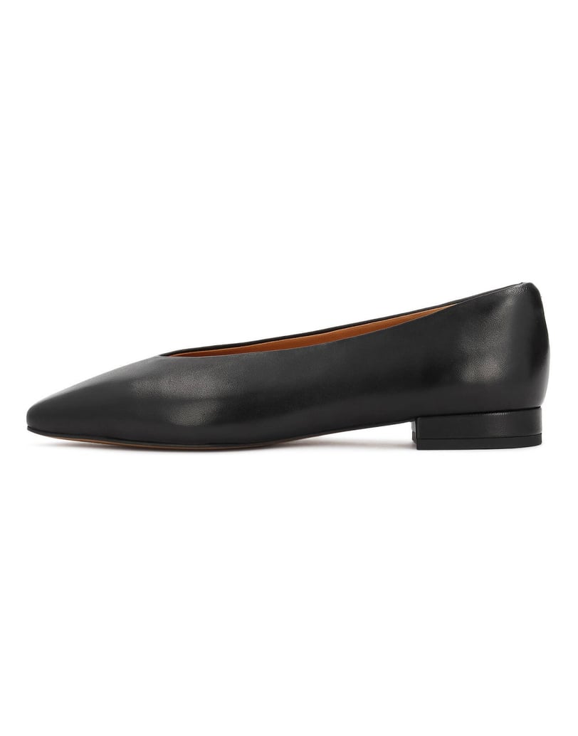 Kazar-Black-pumps-with-a-minimalist-form-čierna