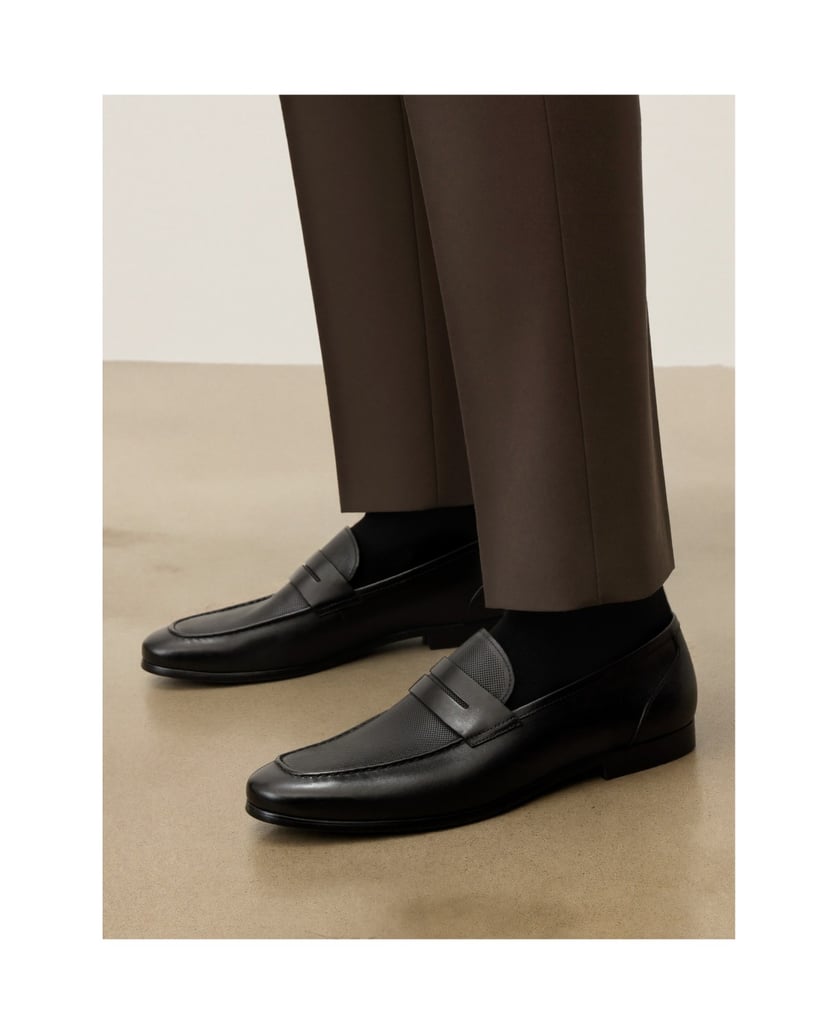 Kazar-Black-leather-men's-loafers-with-perforated-instep-černá