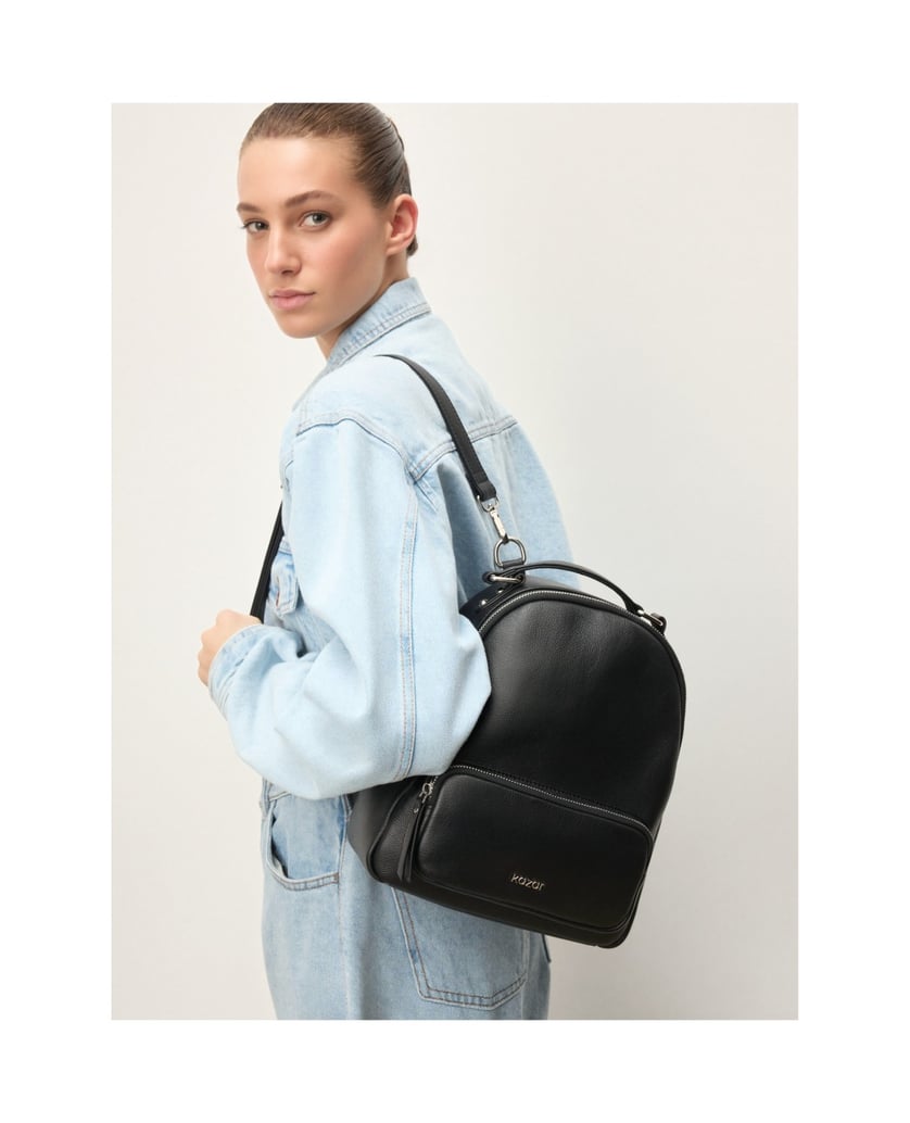 Kazar-Urban-leather-backpack-with-a-classic-design-čierna