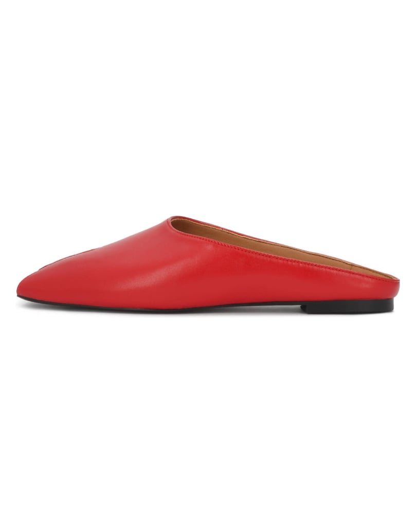 Kazar-Slides-in-red-color-with-a-hole-on-the-nose-červená