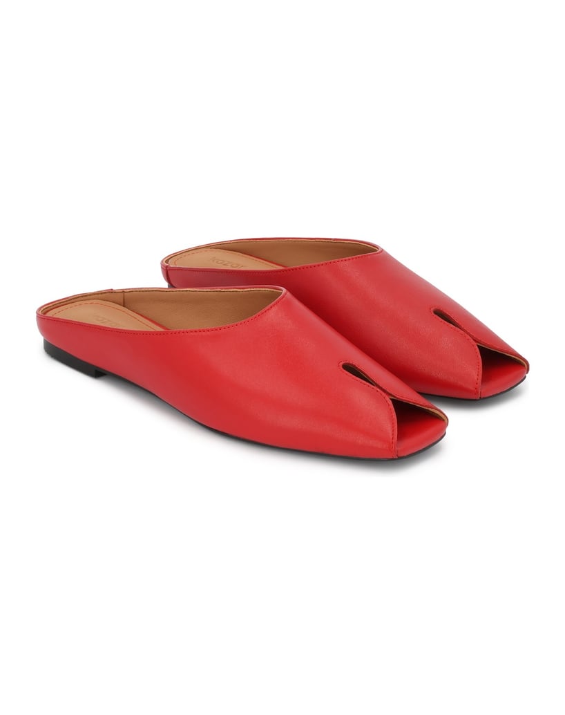 Kazar-Slides-in-red-color-with-a-hole-on-the-nose-červená
