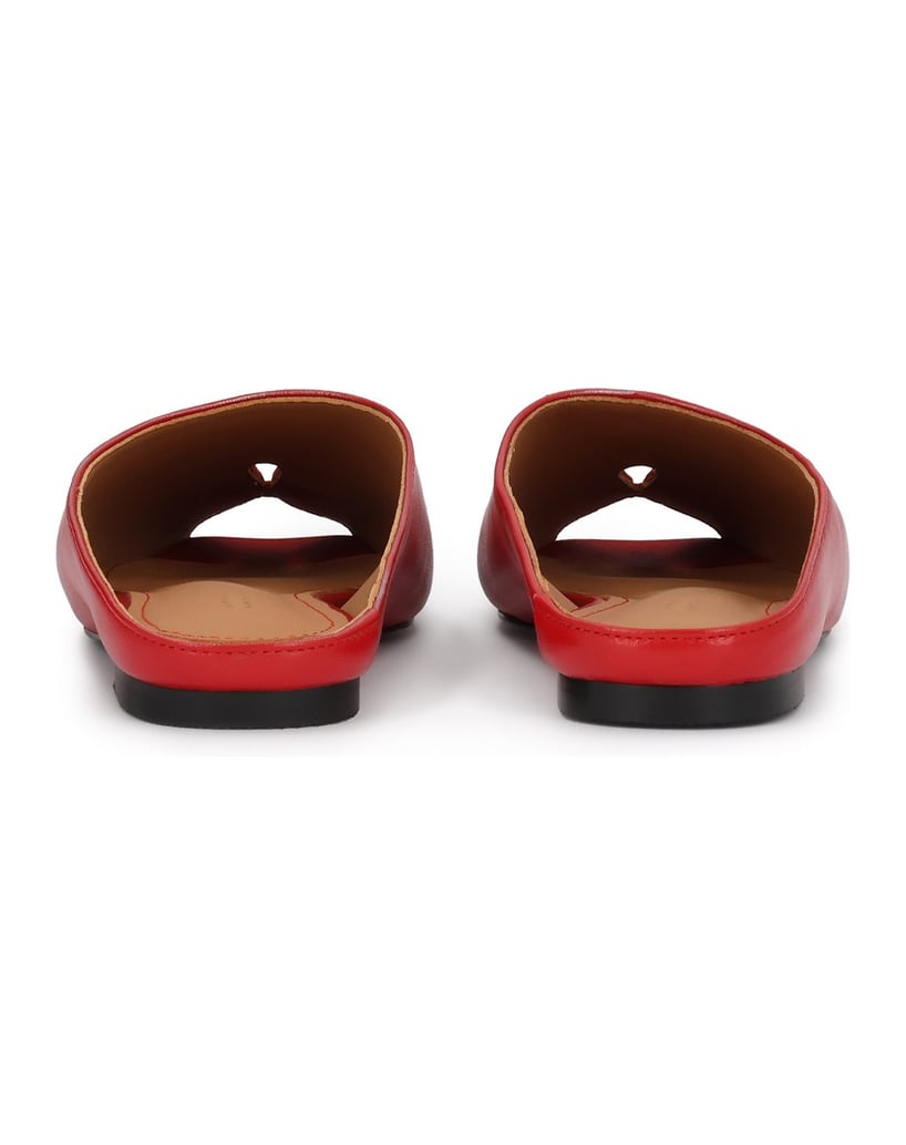 Kazar-Slides-in-red-color-with-a-hole-on-the-nose-červená