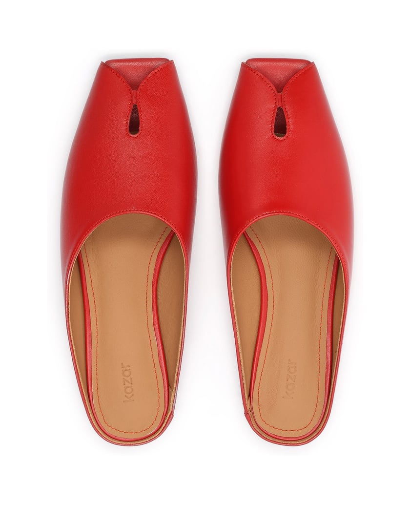 Kazar-Slides-in-red-color-with-a-hole-on-the-nose-červená