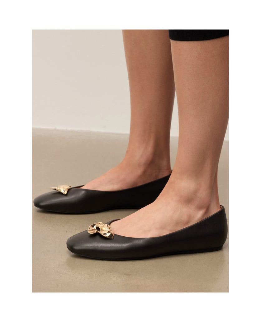 Kazar-Black-ballerinas-with-eye-catching-brooch-černá