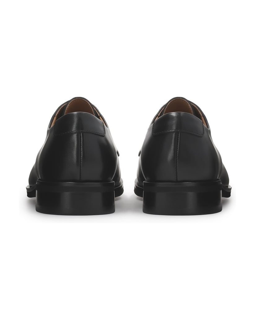 Kazar-Black-leather-derby-with-openwork-brogue-embellishment-čierna