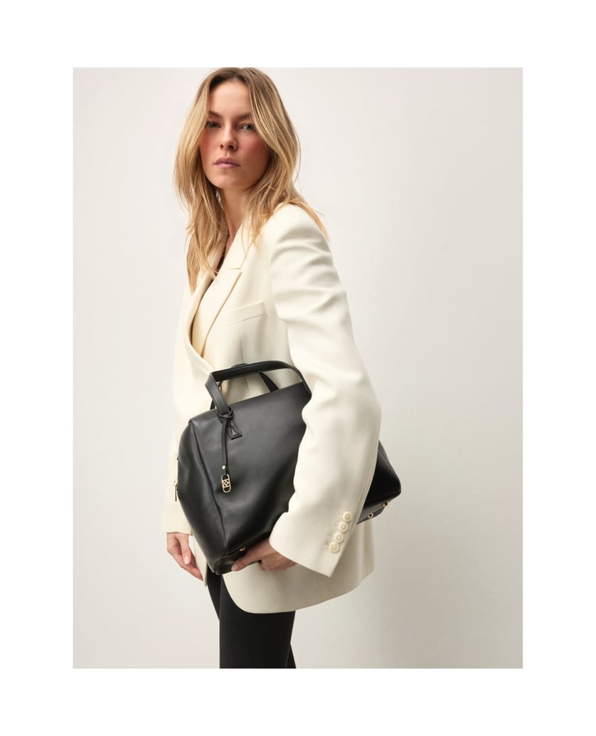 Kazar-Black-leather-bag-with-geometric-form-čierna