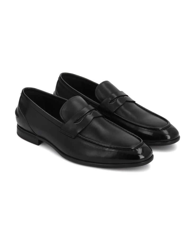 Kazar-Elegant-leather-loafers-in-a-minimalist-style-čierna